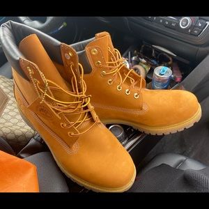 MEN'S TIMBERLAND PREMIUM 6-INCH WATERPROOF BOOTS worn only once like new